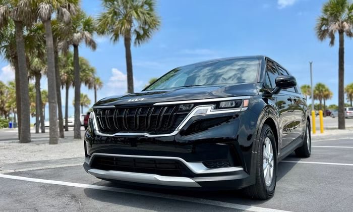 Kia Carnival LX 8-passenger minivan rental in Clearwater, FL